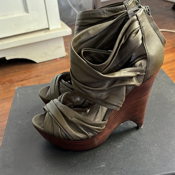 Pelle Moda Griffin Army Sheep Nappa criss cross wedge sandals size 6.5M - Picture 4 of 8